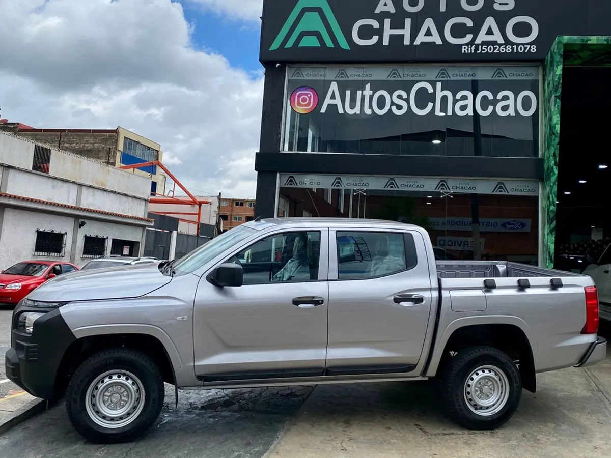 Mitsubishi L200 2025 Gris Caracas