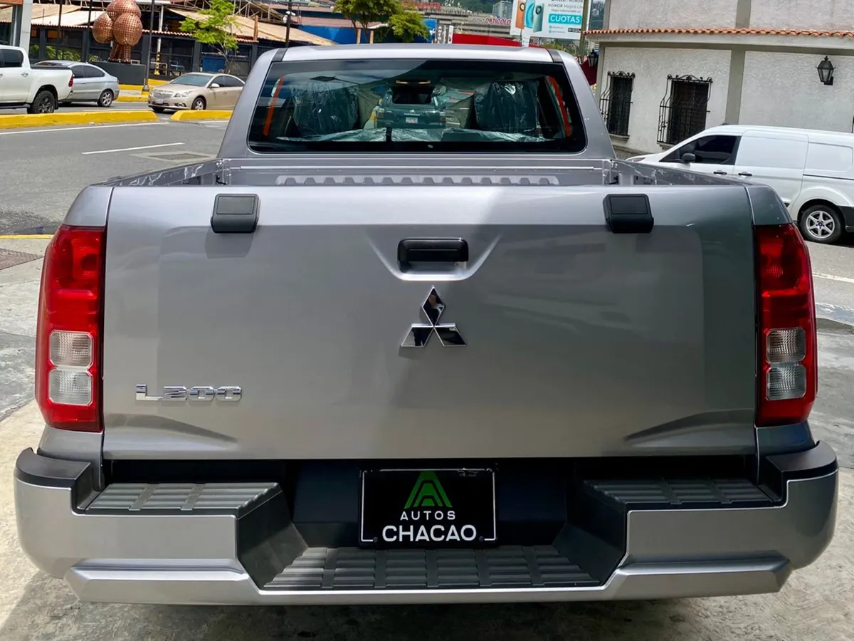 Mitsubishi L200 2025 Gris Caracas