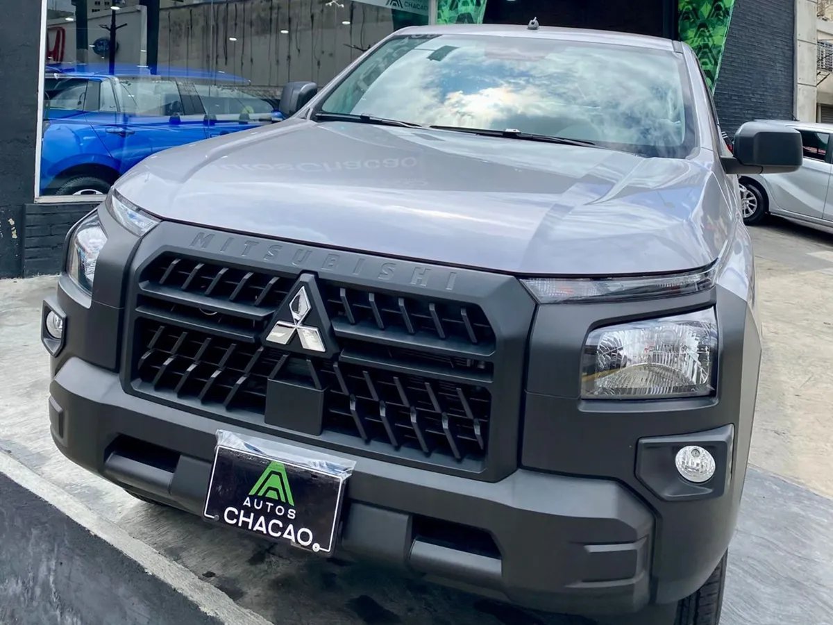 Mitsubishi L200 2025 Gris Caracas