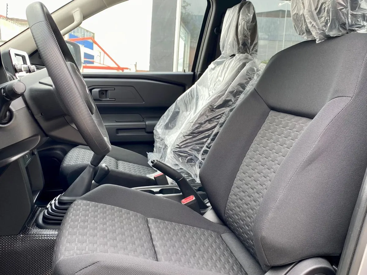 Mitsubishi L200 2025 Gris Caracas