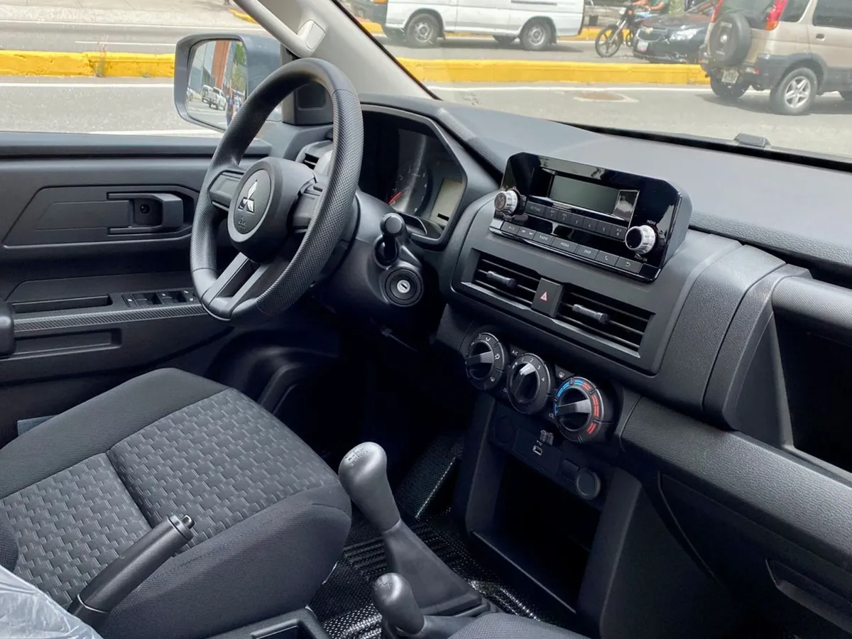Mitsubishi L200 2025 Gris Caracas