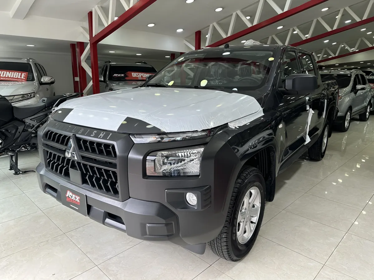 Mitsubishi L200 2025 Gris Caracas