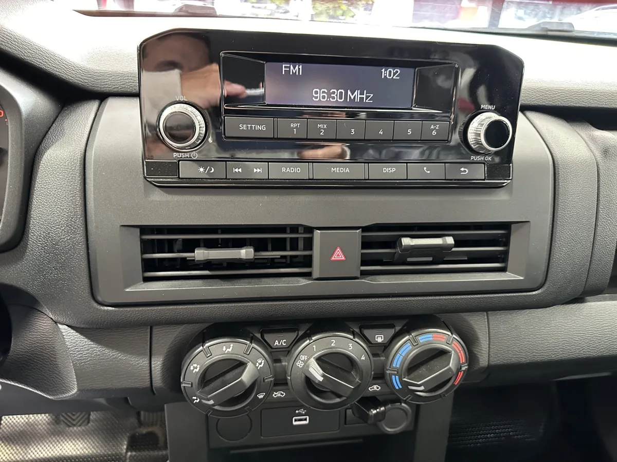 Mitsubishi L200 pick up 2025 negro5
