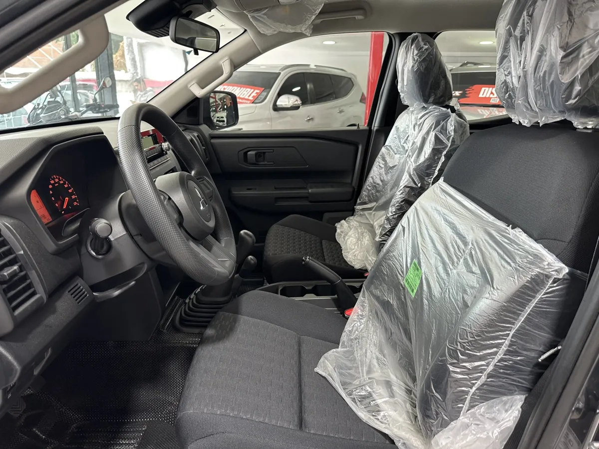 Mitsubishi L200 pick up 2025 negro6