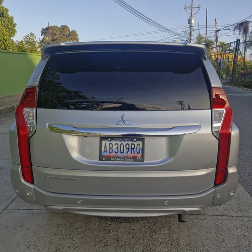 Mitsubishi Montero Sport 2022 Plateado Caracas