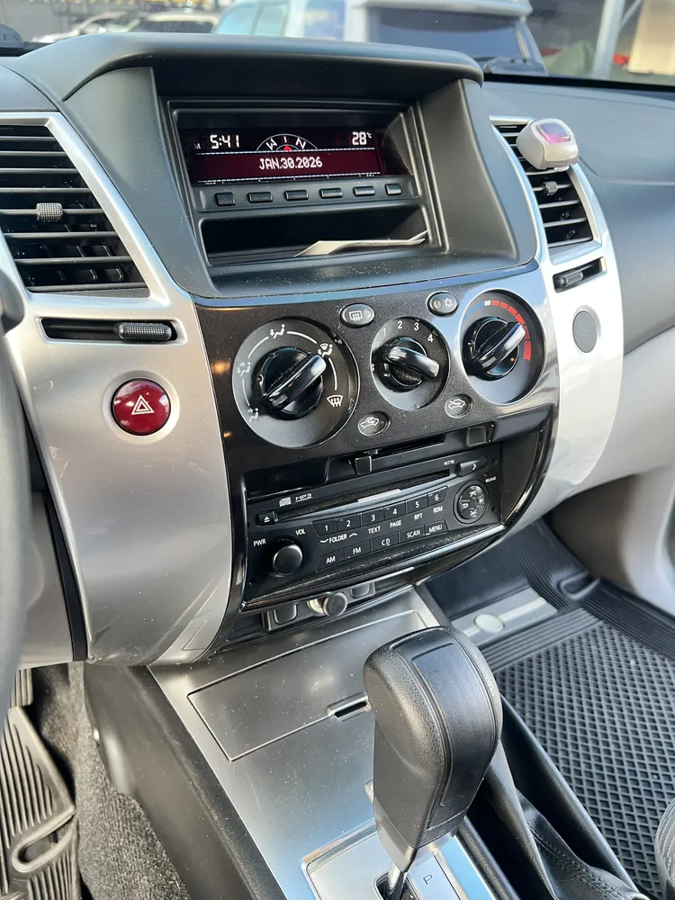 Mitsubishi Montero 2015 Gris Valencia