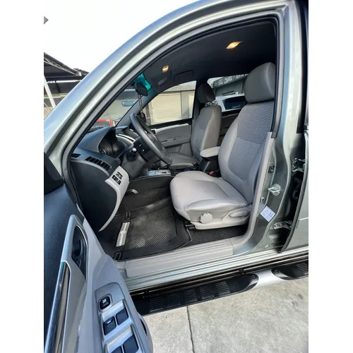 Mitsubishi Montero 2015 Gris Valencia