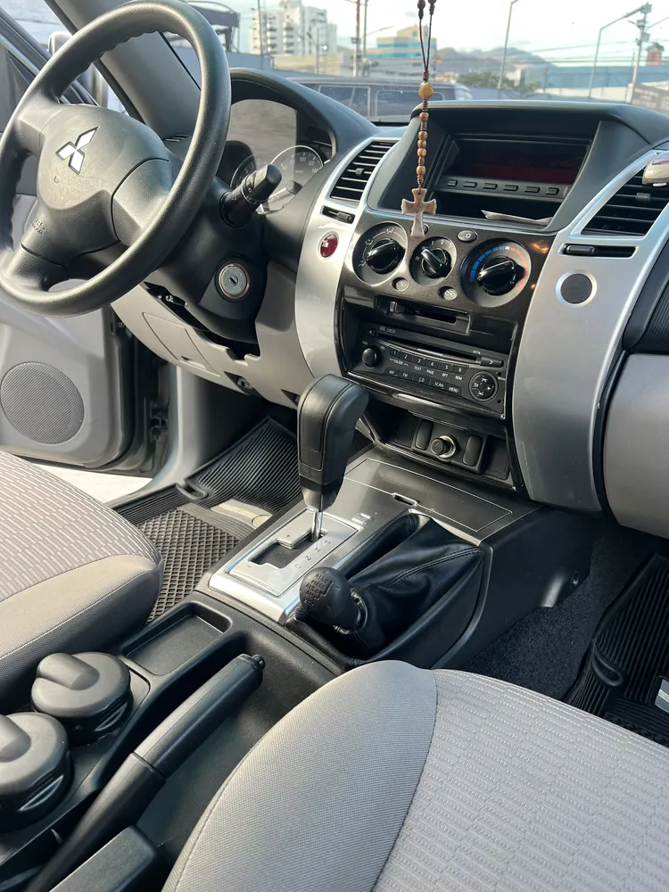 Mitsubishi Montero 2015 Gris Valencia