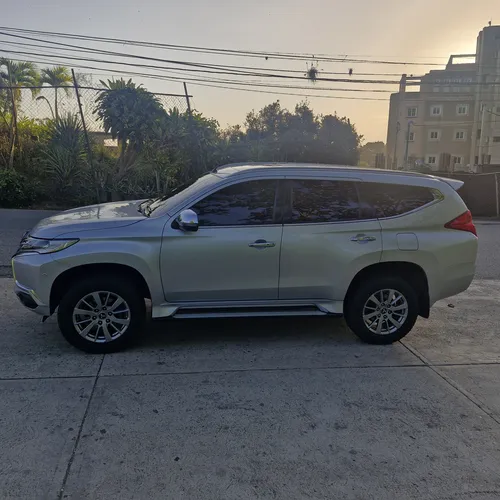 Mitsubishi Montero Sport 2022 Plateado Caracas