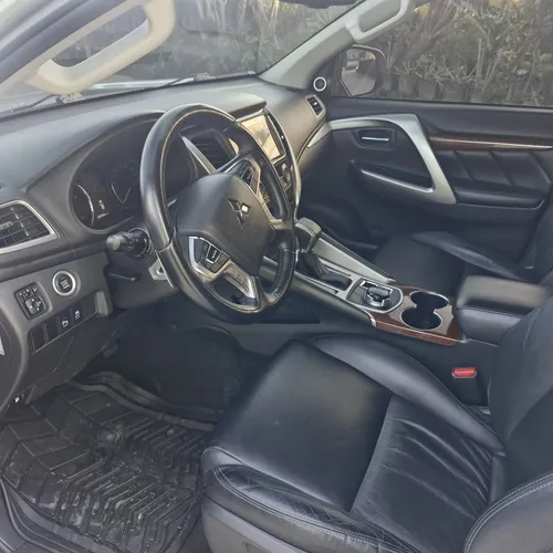 Mitsubishi Montero Sport 2022 Plateado Caracas