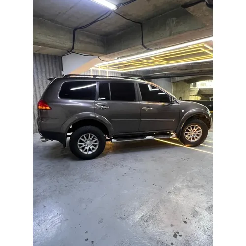 Mitsubishi Montero 2014 Gris Caracas