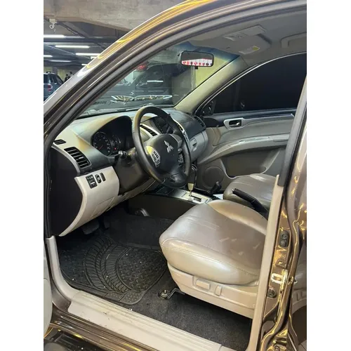 Mitsubishi Montero 2014 Gris Caracas