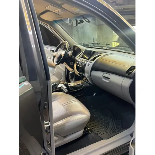 Mitsubishi Montero 2014 Gris Caracas
