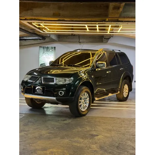 Mitsubishi Montero 2015 Verde Caracas