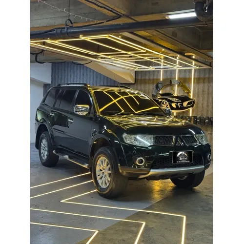 Mitsubishi Montero 2015 Verde Caracas