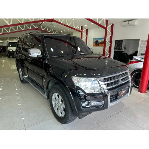 Jeep Montero pajero 2015 Negro Caracas