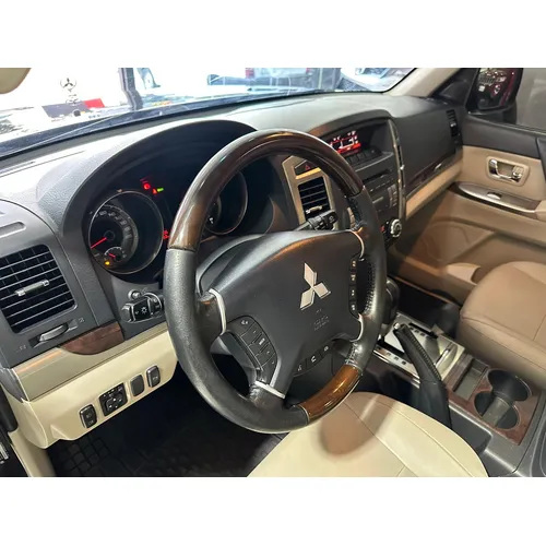Jeep Montero pajero 2015 Negro Caracas