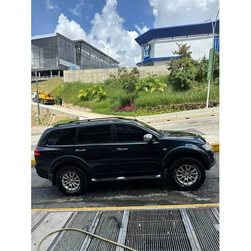 Mitsubishi Montero Sport 2014 Verde Caracas