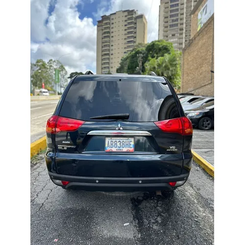 Mitsubishi Montero Sport 2014 Verde Caracas
