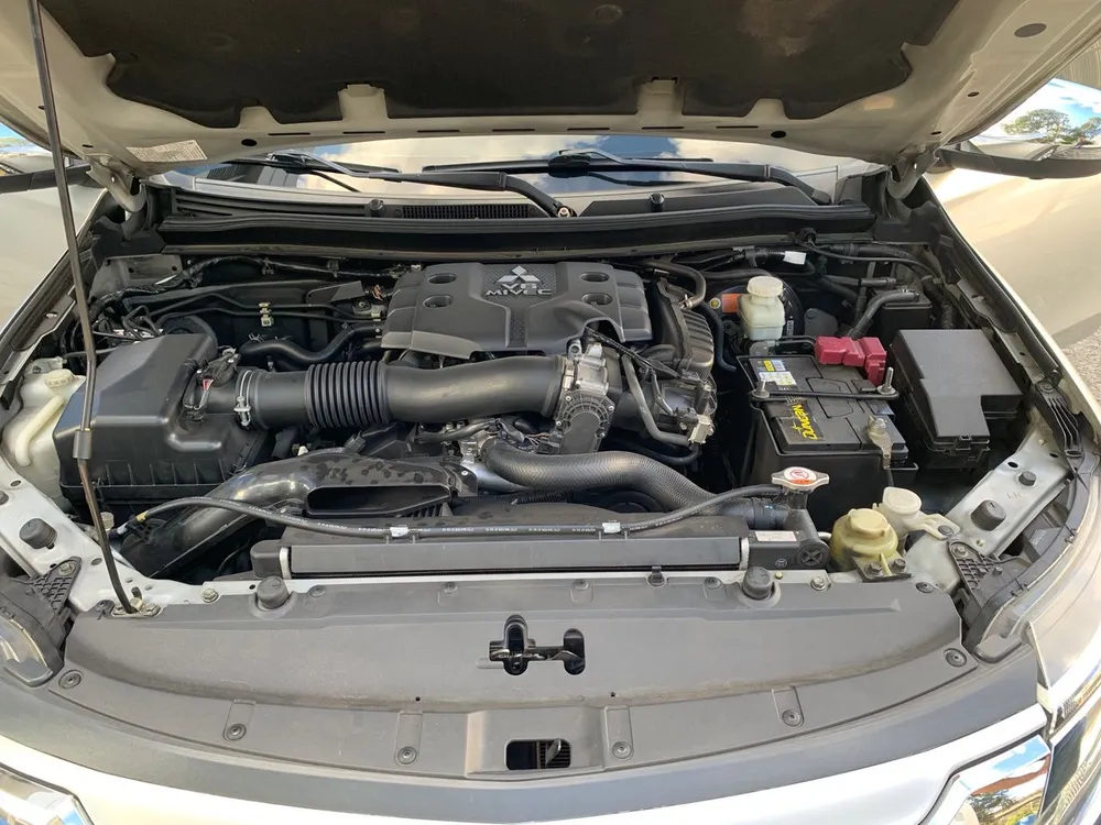 Mitsubishi Montero IO 2019 Plateado Caracas