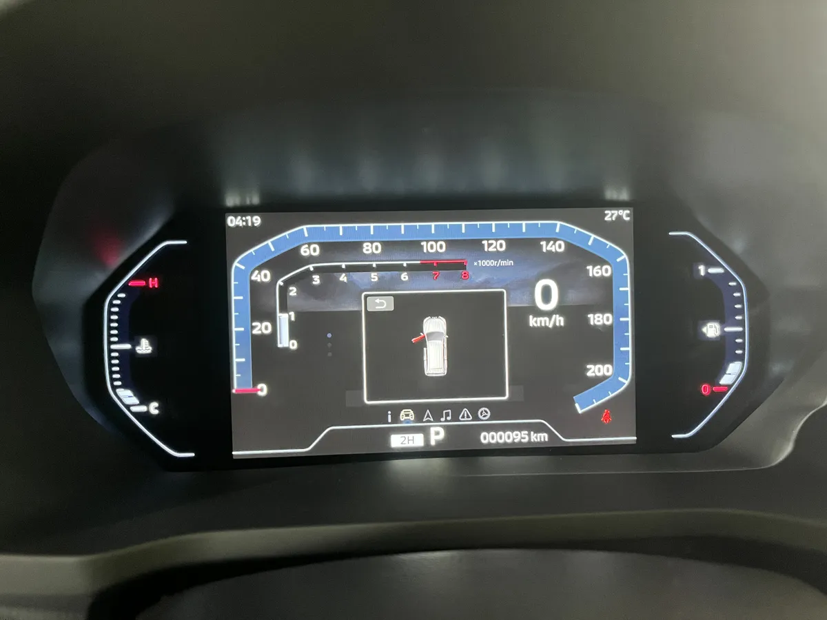 Mitsubishi Montero Sport 2025 blanco10