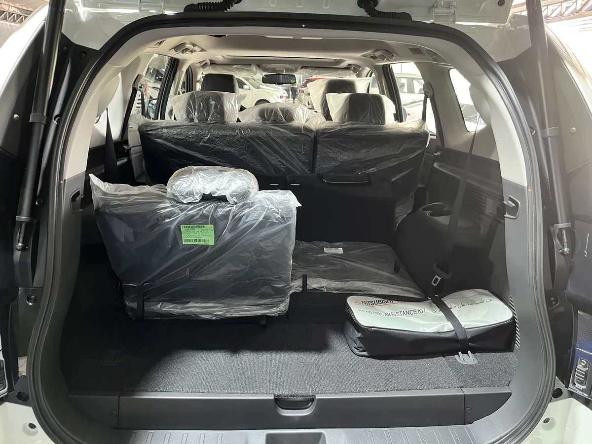 Mitsubishi Montero Sport 2025 blanco4