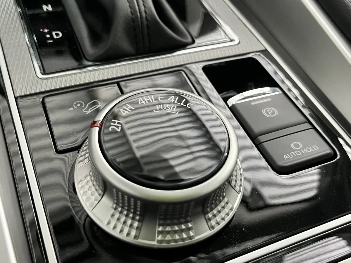 Mitsubishi Montero Sport 2025 blanco6
