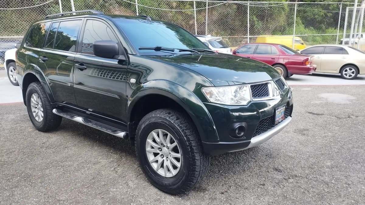 Mitsubishi Montero Sport 4x4 Automática 2015 verde