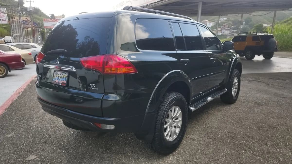 Mitsubishi Montero Sport 4x4 Automática 2015 verde