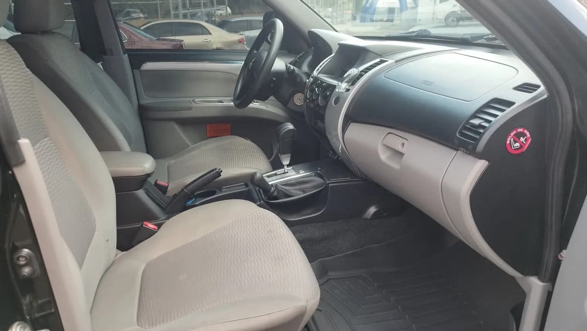 Mitsubishi Montero Sport 4x4 Automática 2015 verde