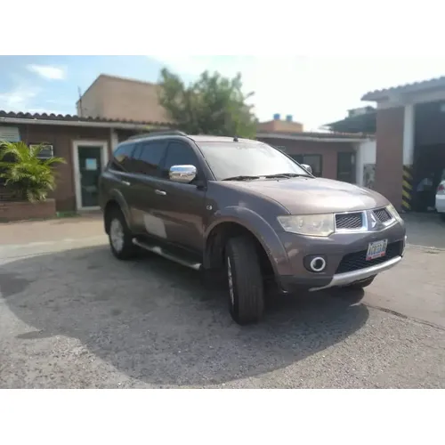 Mitsubishi Montero Sport GLS 2014 Gris Caracas
