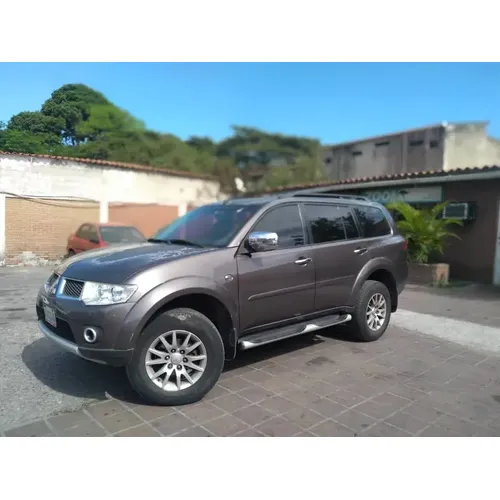 Mitsubishi Montero Sport GLS 2014 Gris Caracas