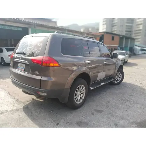 Mitsubishi Montero Sport GLS 2014 Gris Caracas