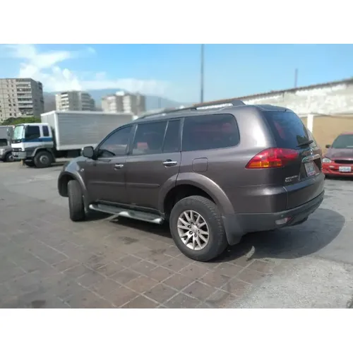Mitsubishi Montero Sport GLS 2014 Gris Caracas