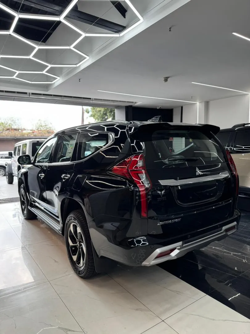Mitsubishi Montero Sport P-Line 2025 Negro Caracas