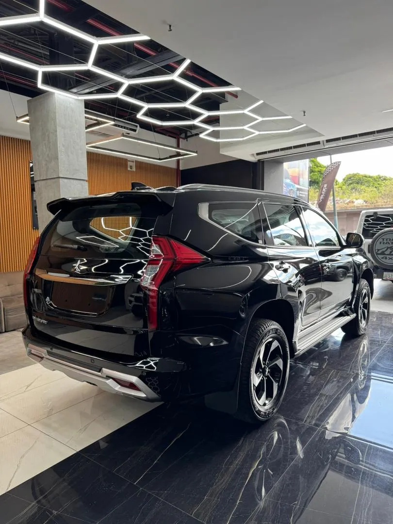 Mitsubishi Montero Sport P-Line 2025 Negro Caracas