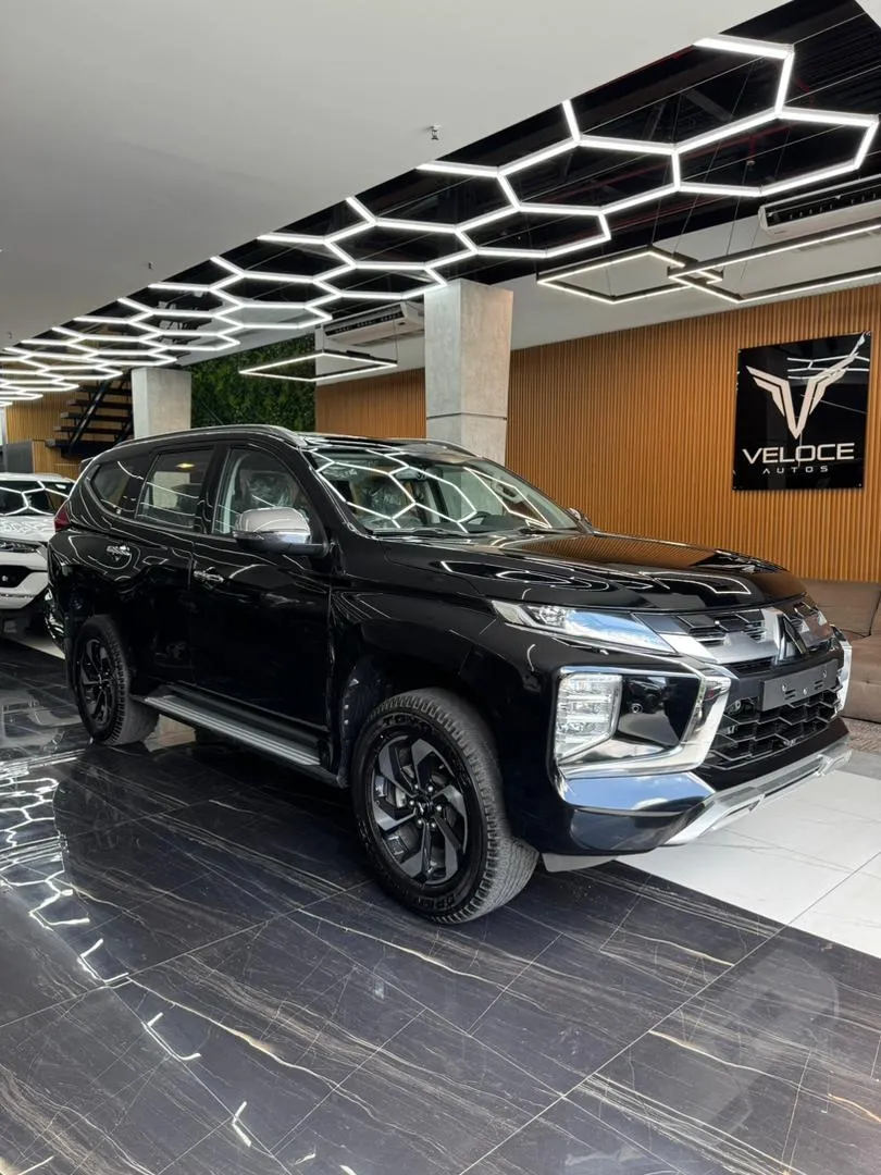 Mitsubishi Montero Sport P-Line 2025 Negro Caracas
