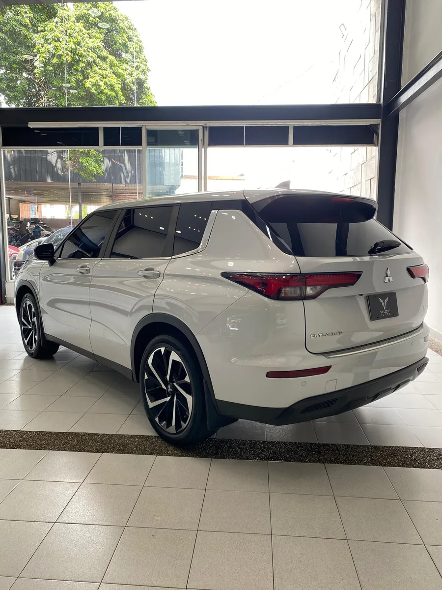 Mitsubishi Outlander 2022 Blanco Caracas