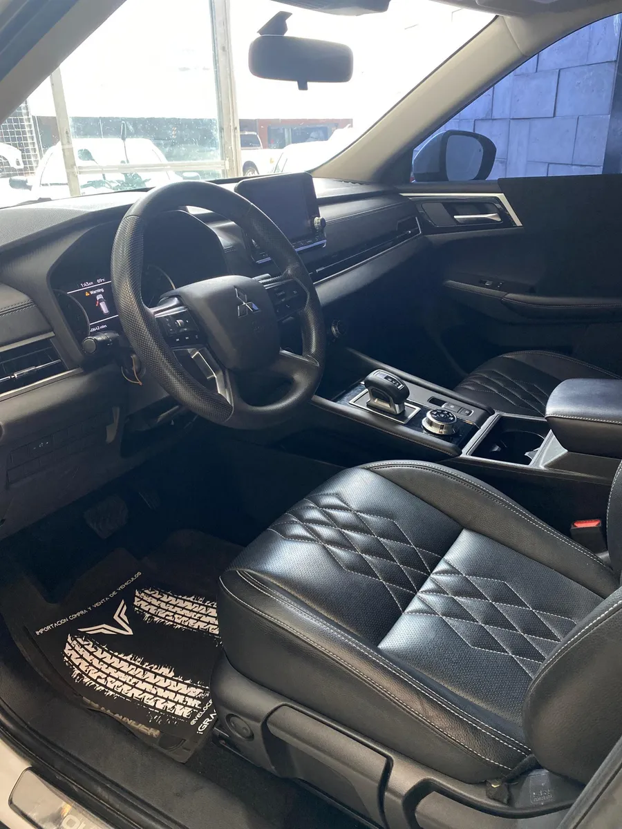 Mitsubishi Outlander 2022 Blanco Caracas