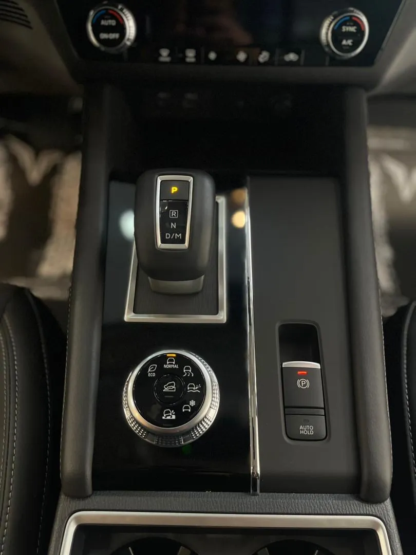 Mitsubishi Outlander 2025 suv negro2