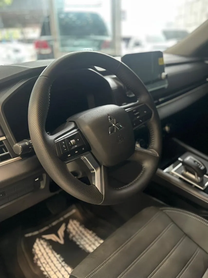 Mitsubishi Outlander 2025 Negro Caracas