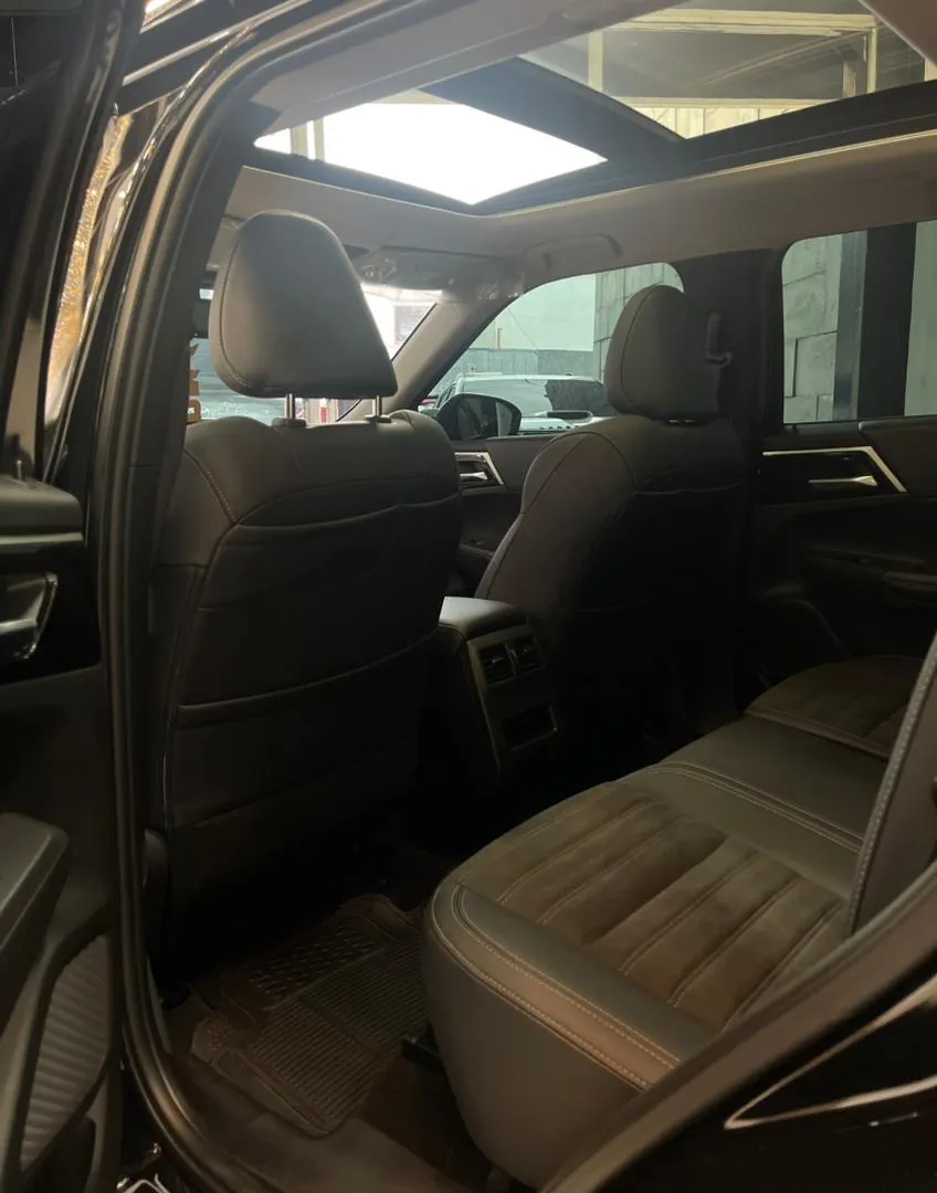 Mitsubishi Outlander 2025 suv negro6