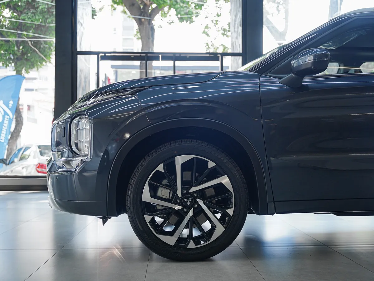 Mitsubishi Outlander 4wd Launch Edition gris5
