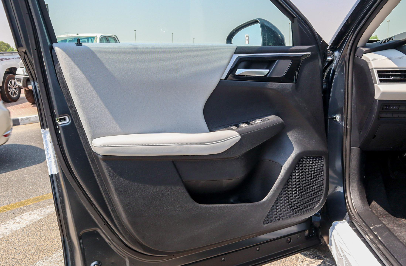 Mitsubishi Outlander 4×2 2025 Básica gris5