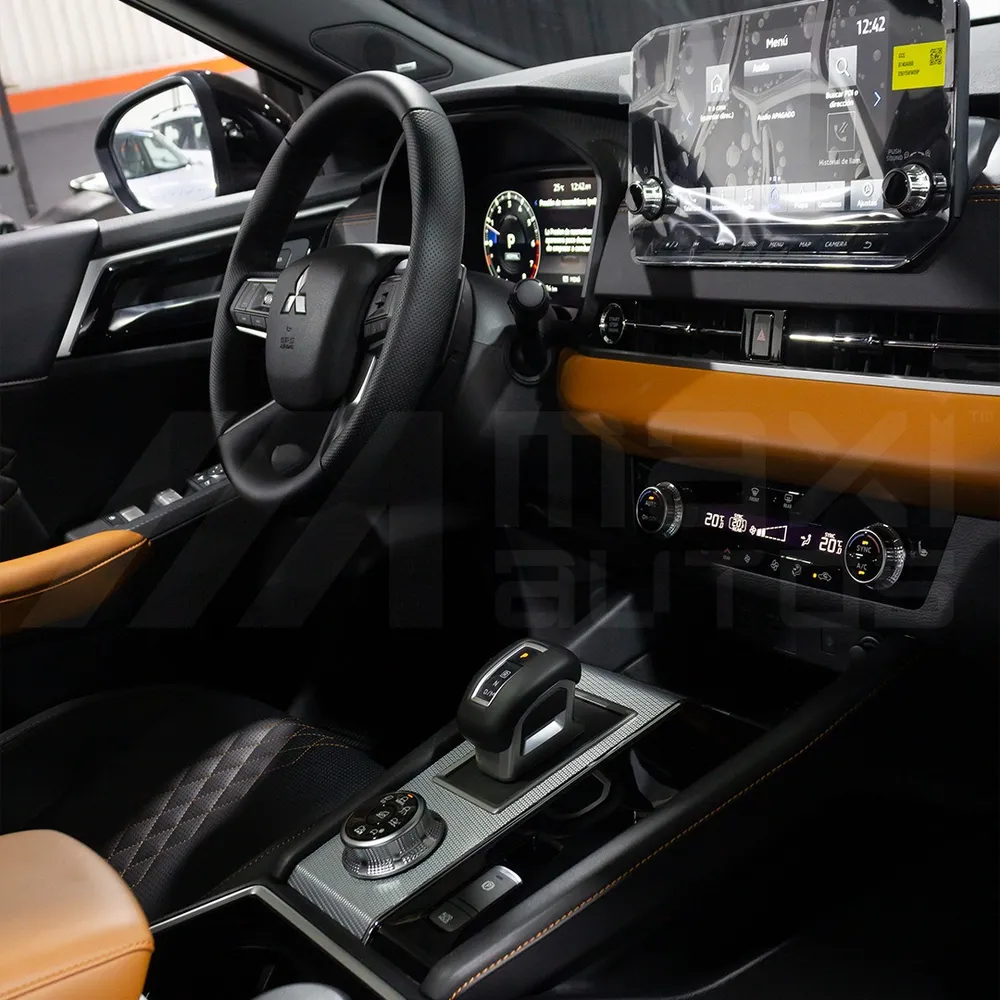 Mitsubishi Outlander P-line 2026 Plateado Caracas