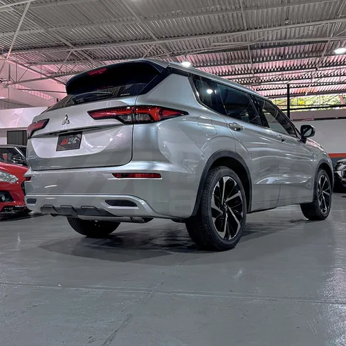 Mitsubishi Outlander P-line 2026 Plateado Caracas