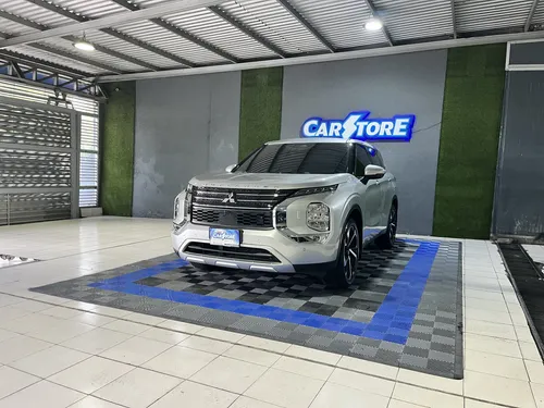 Mitsubishi Outlander SE 2023 Plateado Caracas