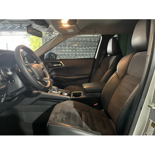 Mitsubishi Outlander 2023 Plateado Caracas