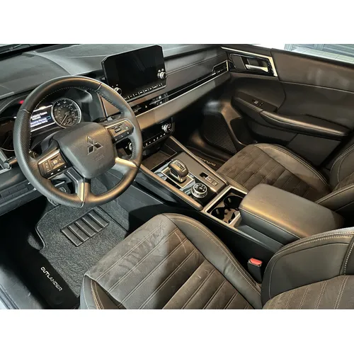 Mitsubishi Outlander 2023 Plateado Caracas