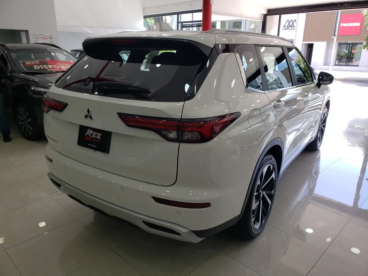Mitsubishi Outlander 2025 Blanco Caracas